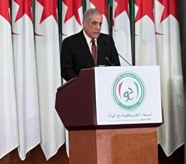 الوزير الأول يشرف على الافتتاح الرسمي للقمة الوطنية “الشباب والمشاركة السياسية