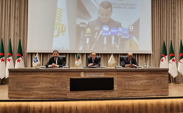 سكنات “عدل 3”.. توقيع اتفاقية بين الوزارة وبنك الإسكان ووكالة “عدل” لتمويل إنجاز الشطر الأول