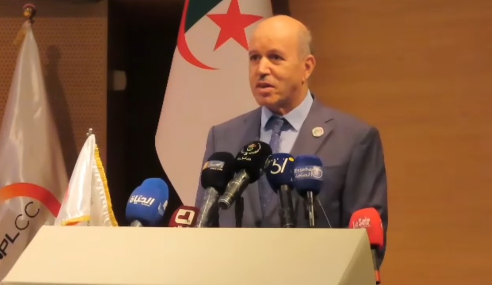 سايحي: تم تعزيز المؤسسات الإستشفائية بتجهيزات كبيرة, بغية تخفيف معاناة مرضى السرطان
