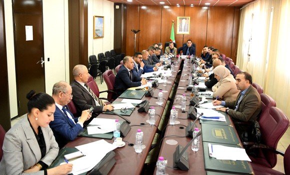 لجنة الشؤون القانونية تستمع الى المدير العام للديوان الوطني لمكافحة المخدرات وإدمانها