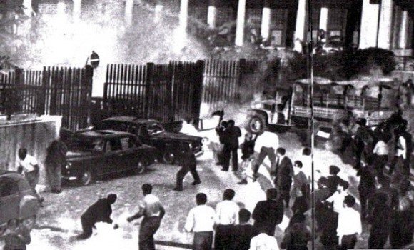 حرق مكتبة الجامعة المركزية عام 1962 من قبل “منظمة الجيش السري”: جريمة ضد الفكر والإنسانية