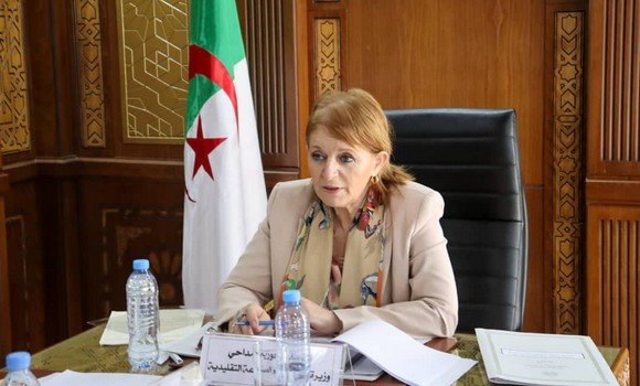 مداحي تؤكد حرص الجزائر على تشجيع الاستثمار في السياحة