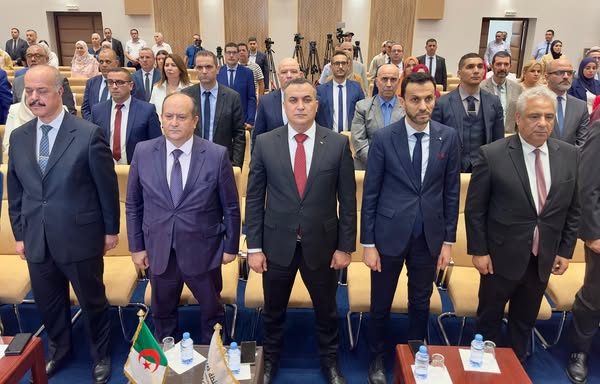 هاتف نقال: منح رخص الاستغلال لشبكات الاتصالات الإلكترونية النقالة من الجيل الخامس