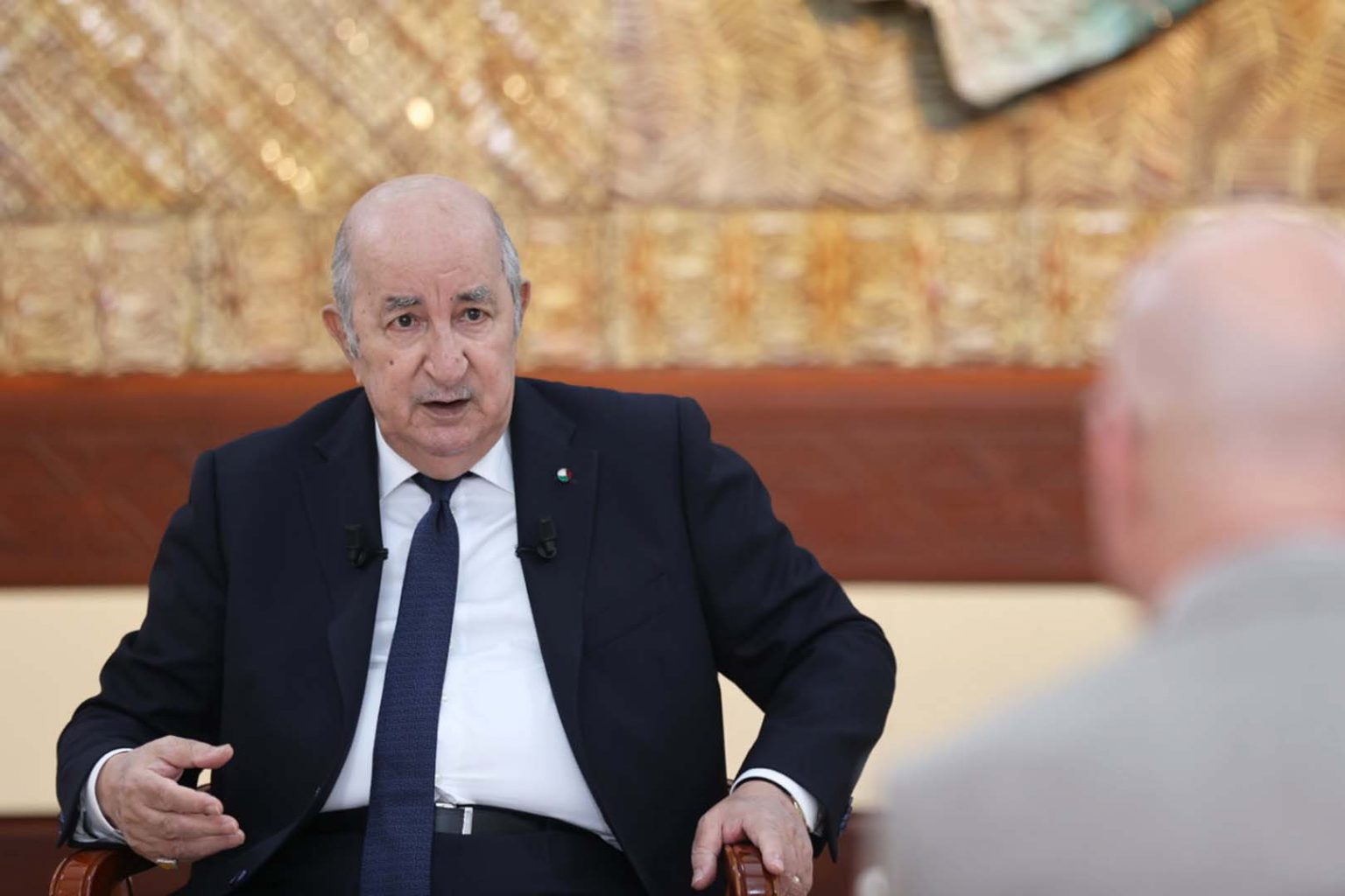 الرئيس تبون يجدد التأكيد على مبادئ الجزائر في تكريس سياسة حسن الجوار وعدم التدخل في شؤون الدول