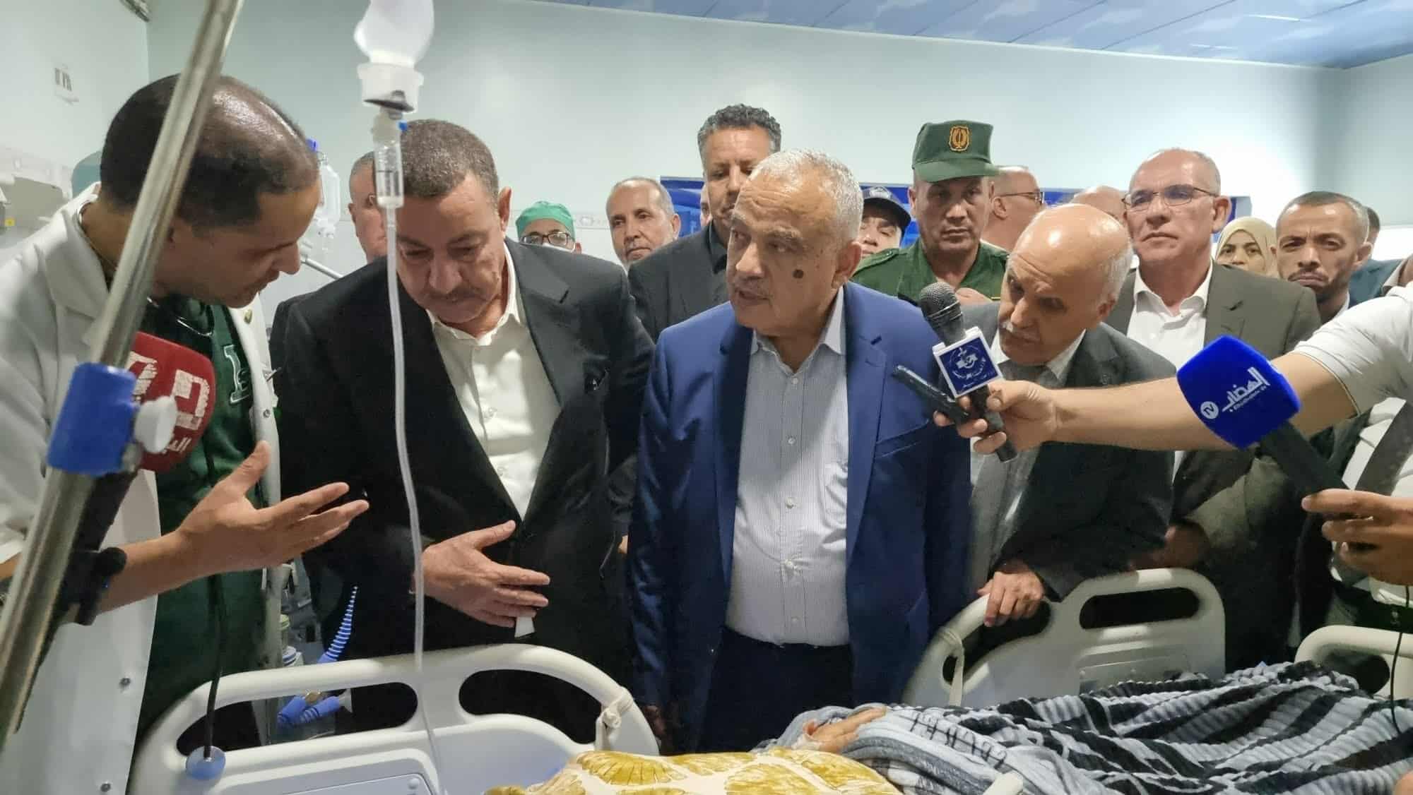 وزير النقل يتنقل لتقديم التعازي وزيارة الجرحى تضامنًا مع ضحايا حادث البيّض