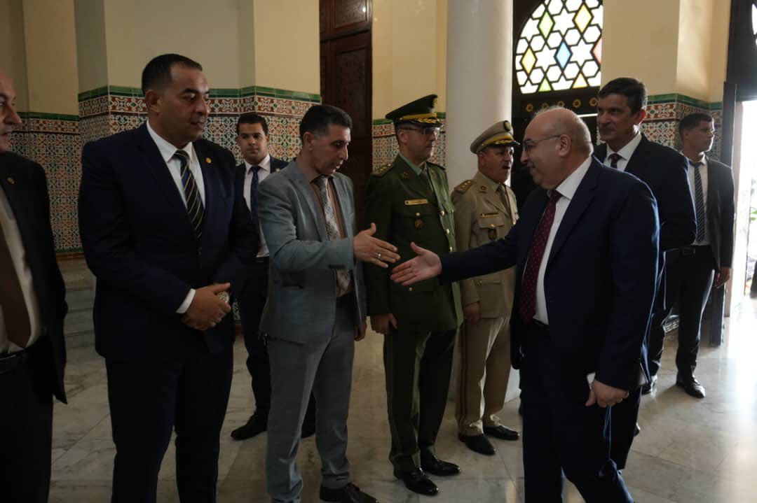 الوزير قويدري يتفقد مصنع ميرينال لتعزيز الإنتاج الصيدلاني الوطني