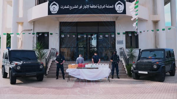 المصلحة المركزية لمكافحة الإتجار غير المشروع بالمخدرات” SCLTIS” تضبط أزيد من 01 قنطار و10 كلغ من الكيف المعالج مصدره المغرب