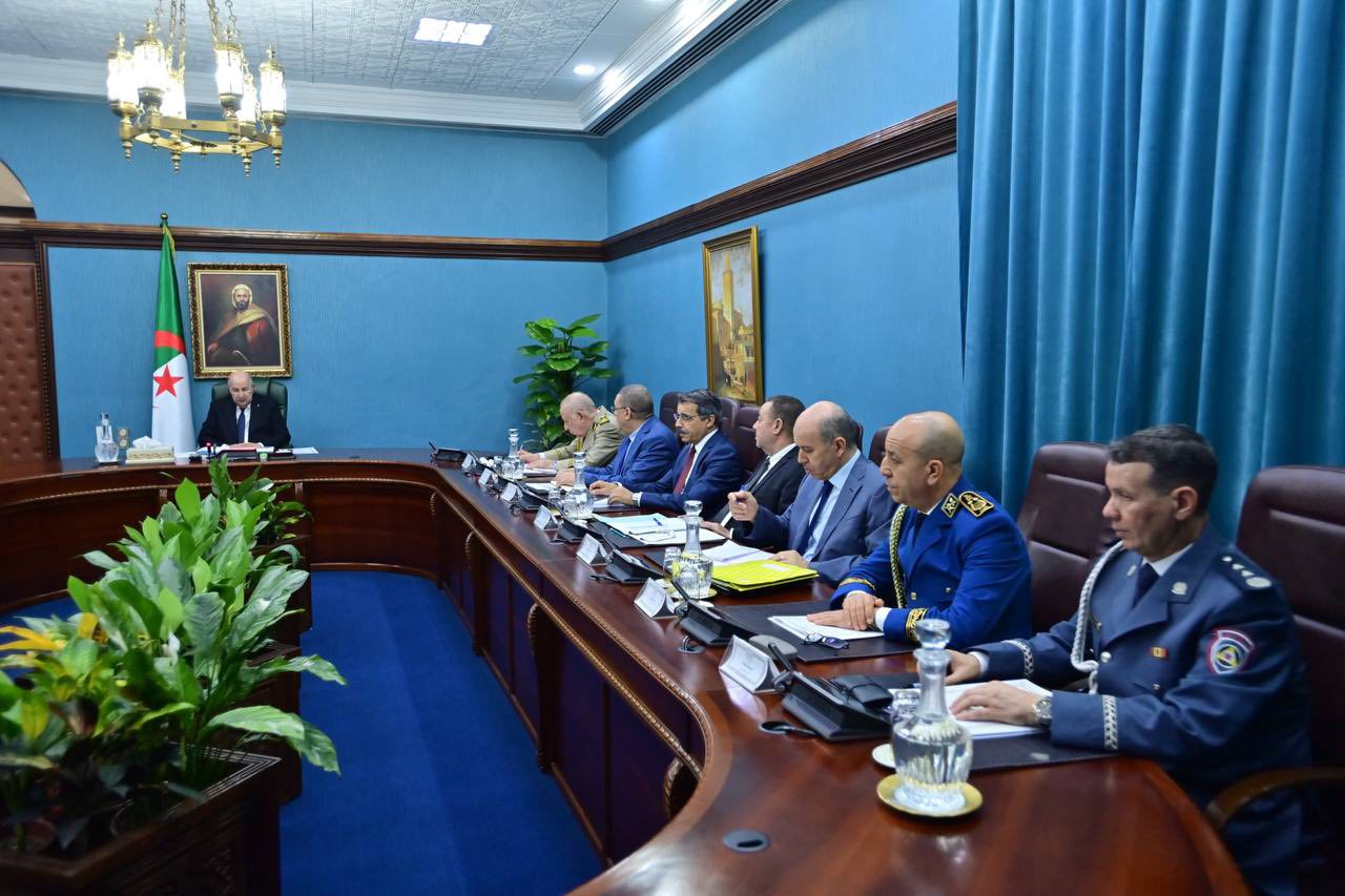 الرئيس تبون يأمر باستيراد 10 ألاف حافلة جديدة فورا