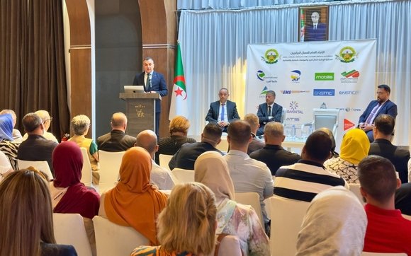 زروقي يلتقي مع ممثلي الفيدرالية الوطنية لعمال البريد والمواصلات السلكية واللاسلكية