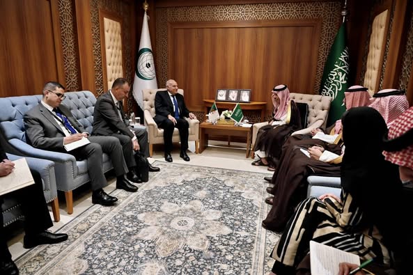 عطاف يجري مباحثات مع وزير خارجية السعودية