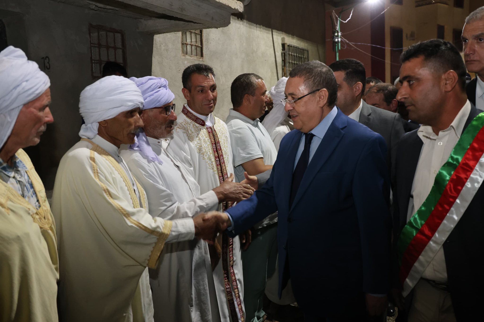مراد يزور عائلة الضحية عبد الحكيم بضياف بولاية خنشلة ويقدم لها واجب العزاء