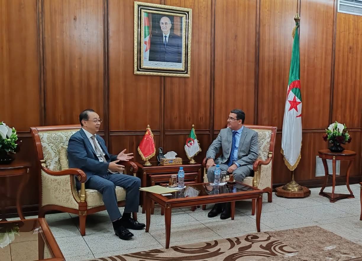 آيت مسعودان يستقبل سفير الصين لدى الجزائر