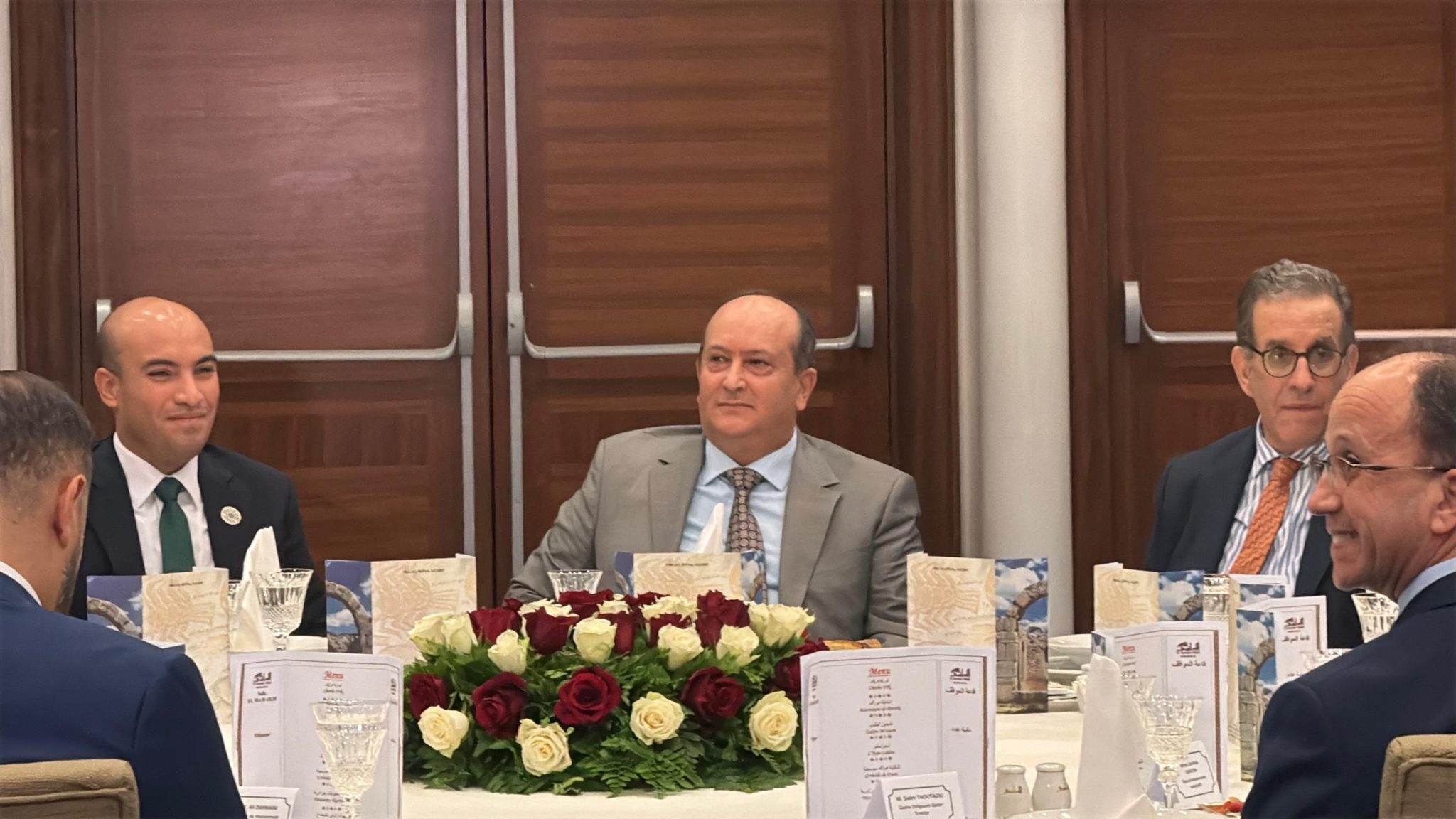 الوزير الأول بالنيابة يشيد بدور الجالية الجزائرية في معرض التجارة البينية الإفريقية