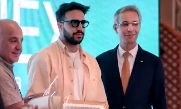 بللو يكرم المتوجين الجزائريين في مسابقات الأيام الإبداعية الإفريقية “كانكس 2025”